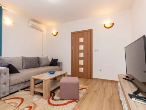 Rent, one bedroom apartment, 50m², Topla, Herceg Novi - image 2