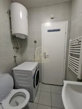 Manje kupatilo sa sanitarijama, bojlerom i veš mašinom. - image 14