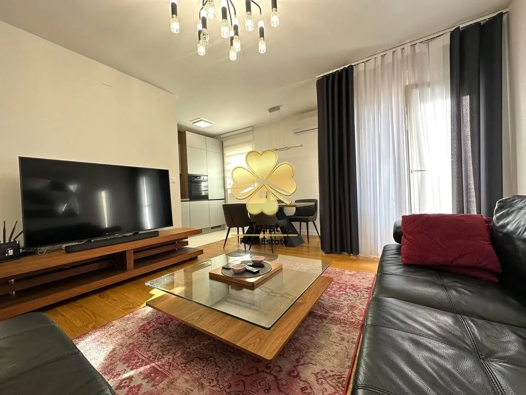 Izdavanje, dvosoban stan, 69m², Central Point, Podgorica