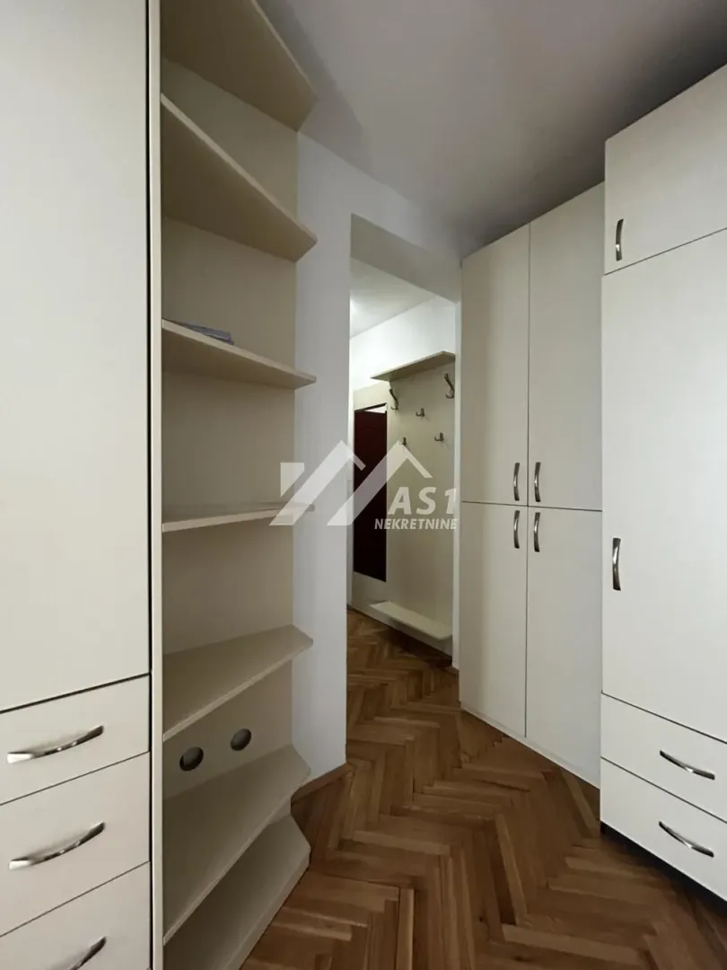 Izdavanje, dvosoban stan, 42m², Sajam, Novi Sad Sve Podlokacije