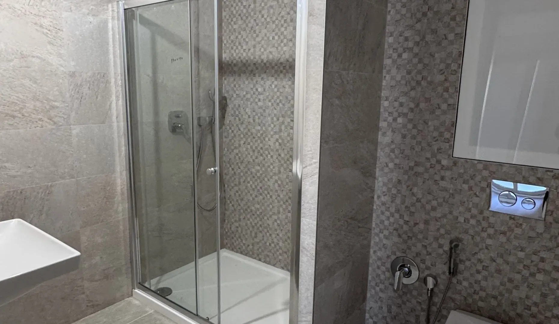 Sale, five bedroom apartment, 192m², Kotor, Crna Gora