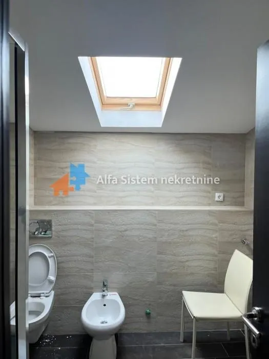 Izdavanje, stan, 250m², Stari Grad, Beograd