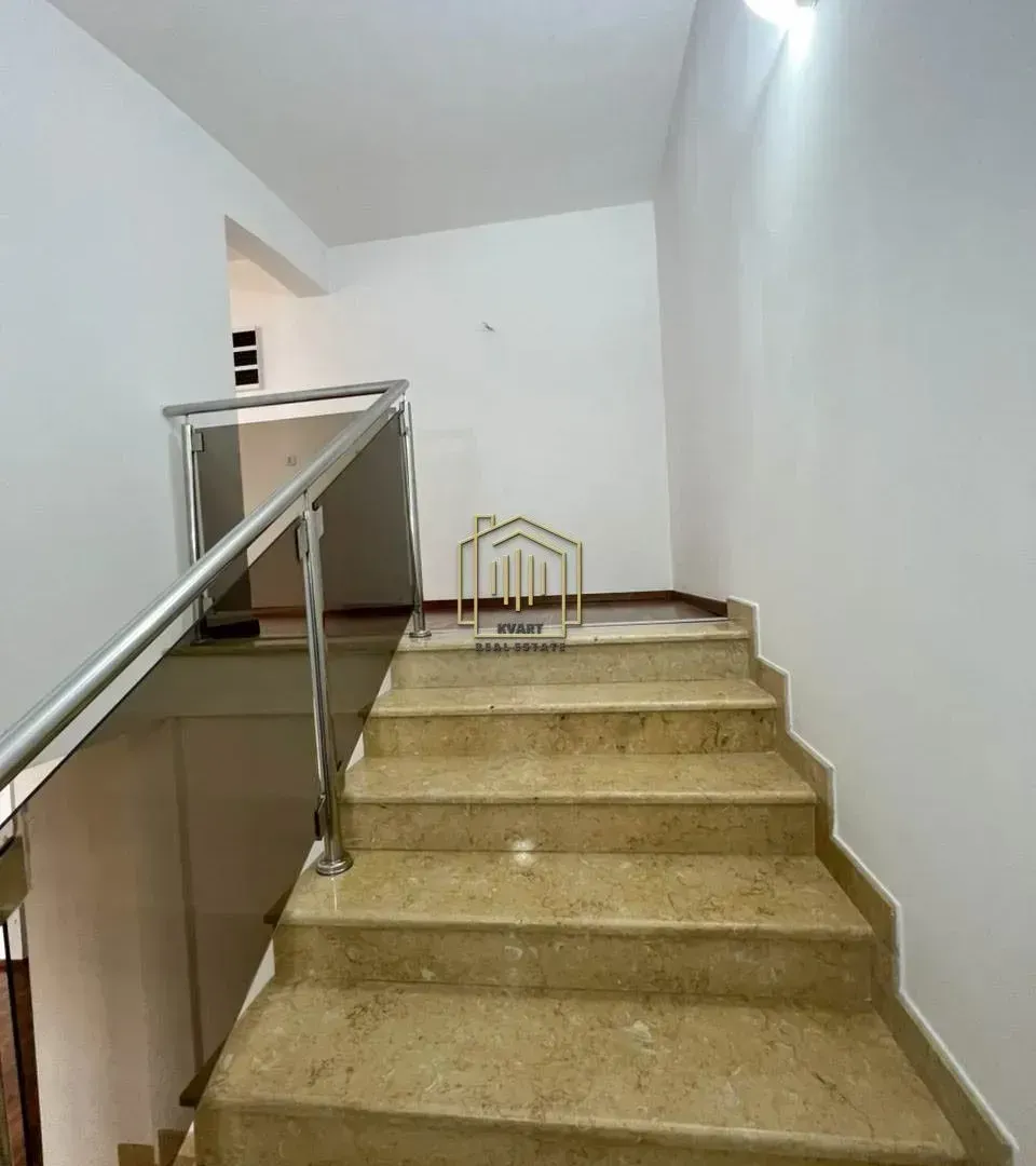 Prodaja, četvorosoban stan, 220m², Preko Morače, Podgorica