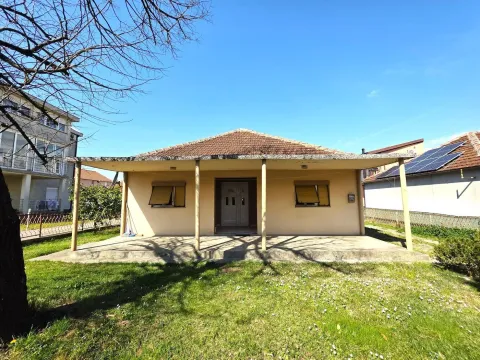 Rent, house, 110m², Tološka šuma, Podgorica - image 1