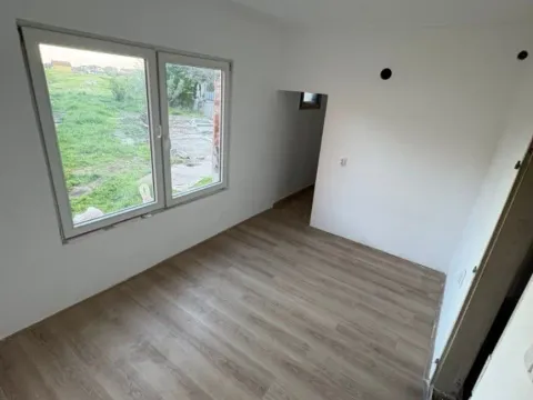 Izdavanje, trosoban stan, 80m², Zemun Ugrinovci, Zemun Sve Podlokacije - image 3