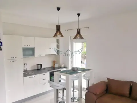 Izdavanje, jednosoban stan, 52m², Dobrota, Kotor - image 9