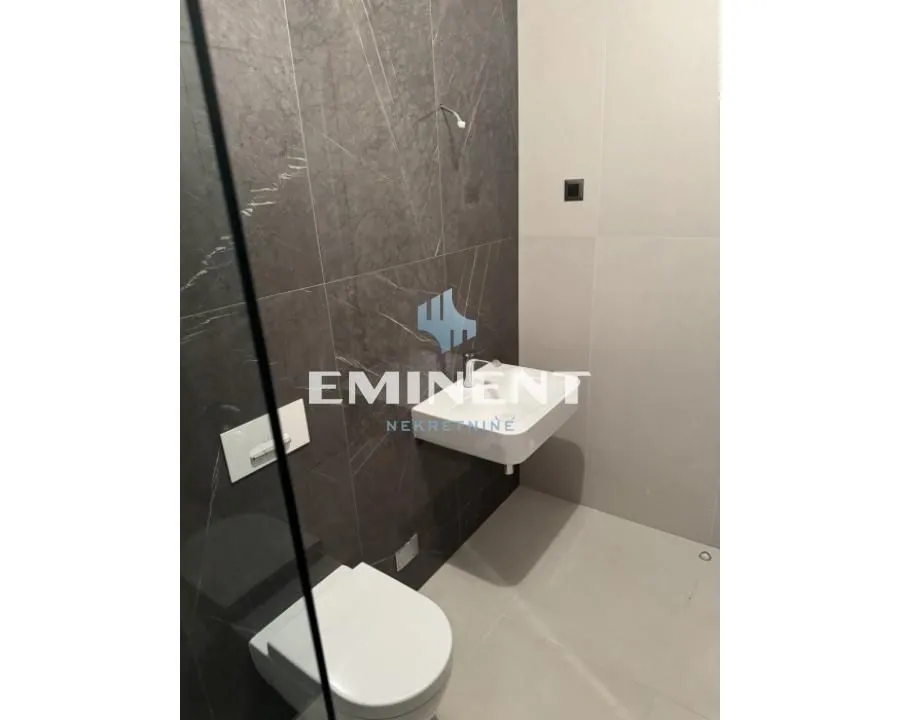 Izdavanje, trosoban stan, 77m², Gundulićev Venac, Beograd