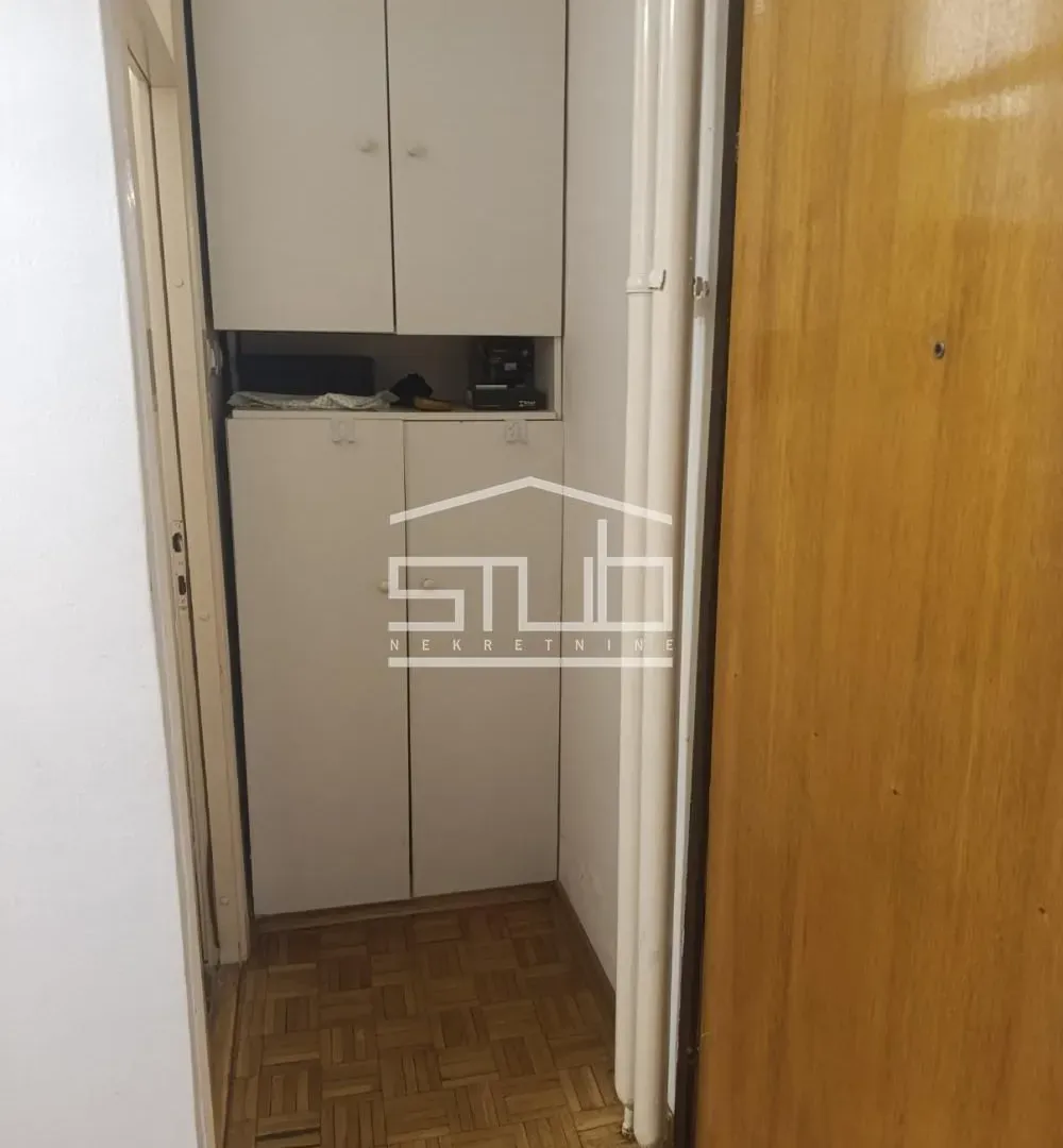 Prodaja, garsonjera, 27m², Golf Naselje, Beograd