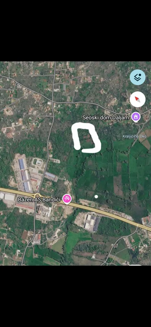 Satelitski snimak terena sa označenom lokacijom parcele.