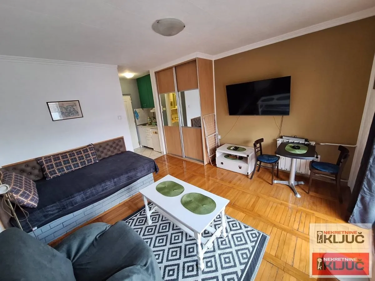 Izdavanje, garsonjera, 30m², Centar, Novi Sad