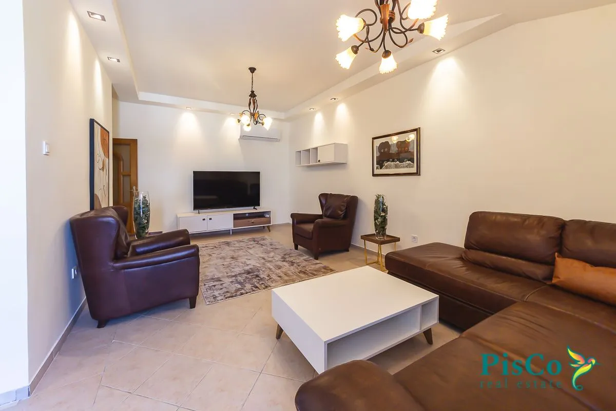 Izdavanje, trosoban stan, 115m², Momišići, Podgorica