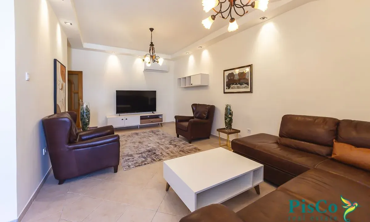 Izdavanje, trosoban stan, 115m², Momišići, Podgorica