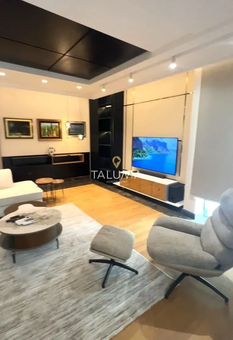 Sale, house, 270m², Gornja Gorica, Podgorica