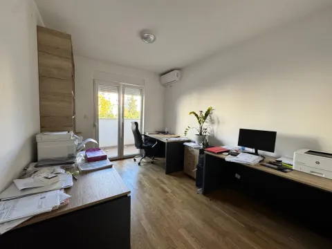 Prodaja, jednosoban stan, 45m², Stari Aerodrom, Podgorica - image 5