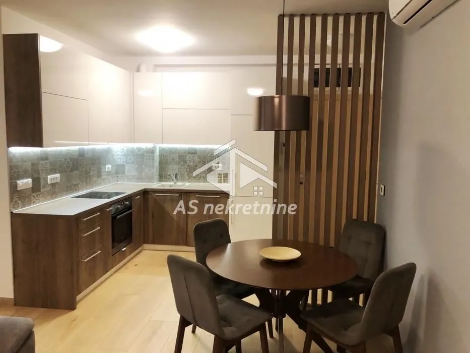 Izdavanje, trosoban stan, 68m², Vračar Sve Podlokacije, Beograd
