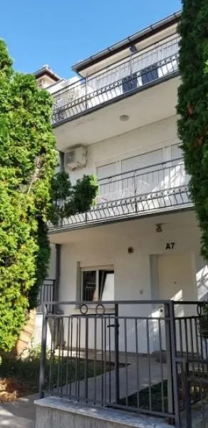 Izdavanje, kuća, 310m², Savski Venac, Beograd