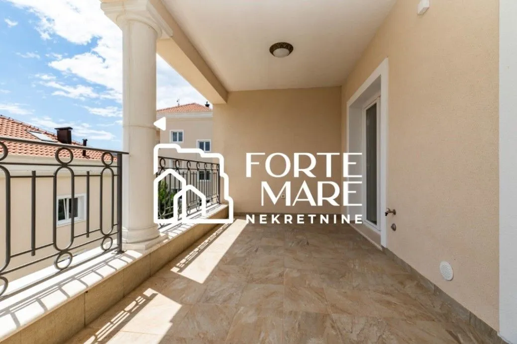 Prodaja, dvosoban stan, 133m², Đenovići, Herceg Novi