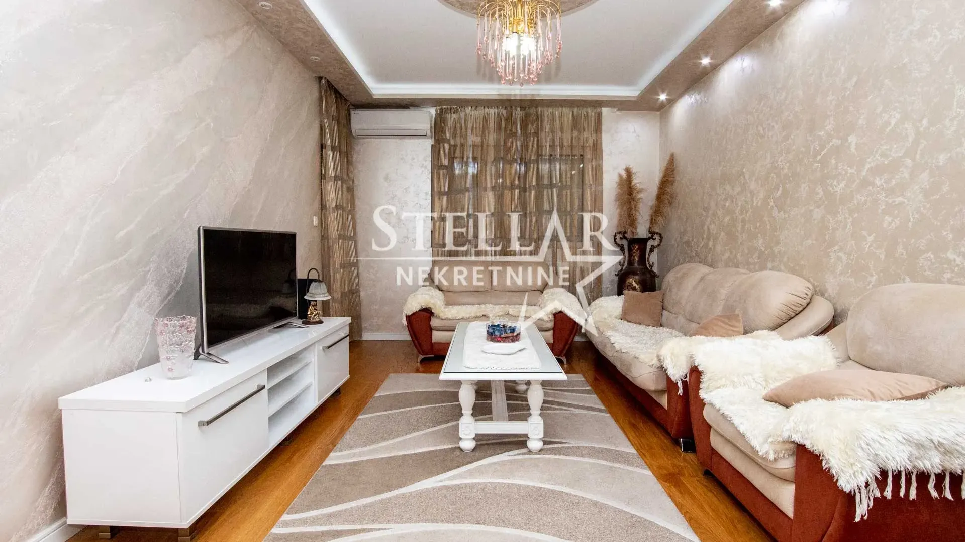 Izdavanje, jednosoban stan, 49m², Central Point, Podgorica