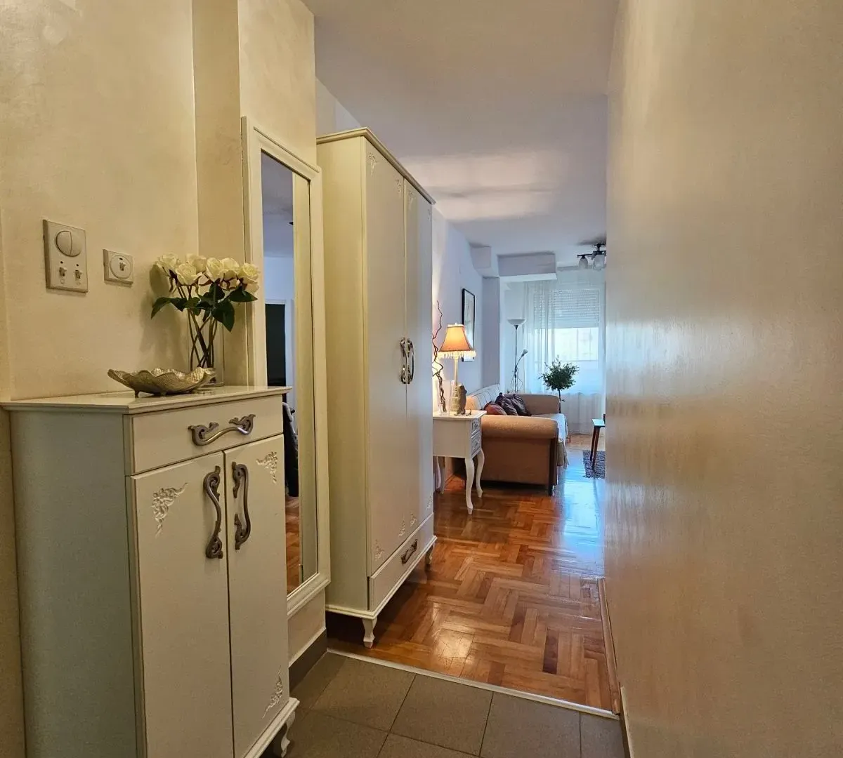 Izdavanje, jednosoban stan, 42m², Centar, Niš