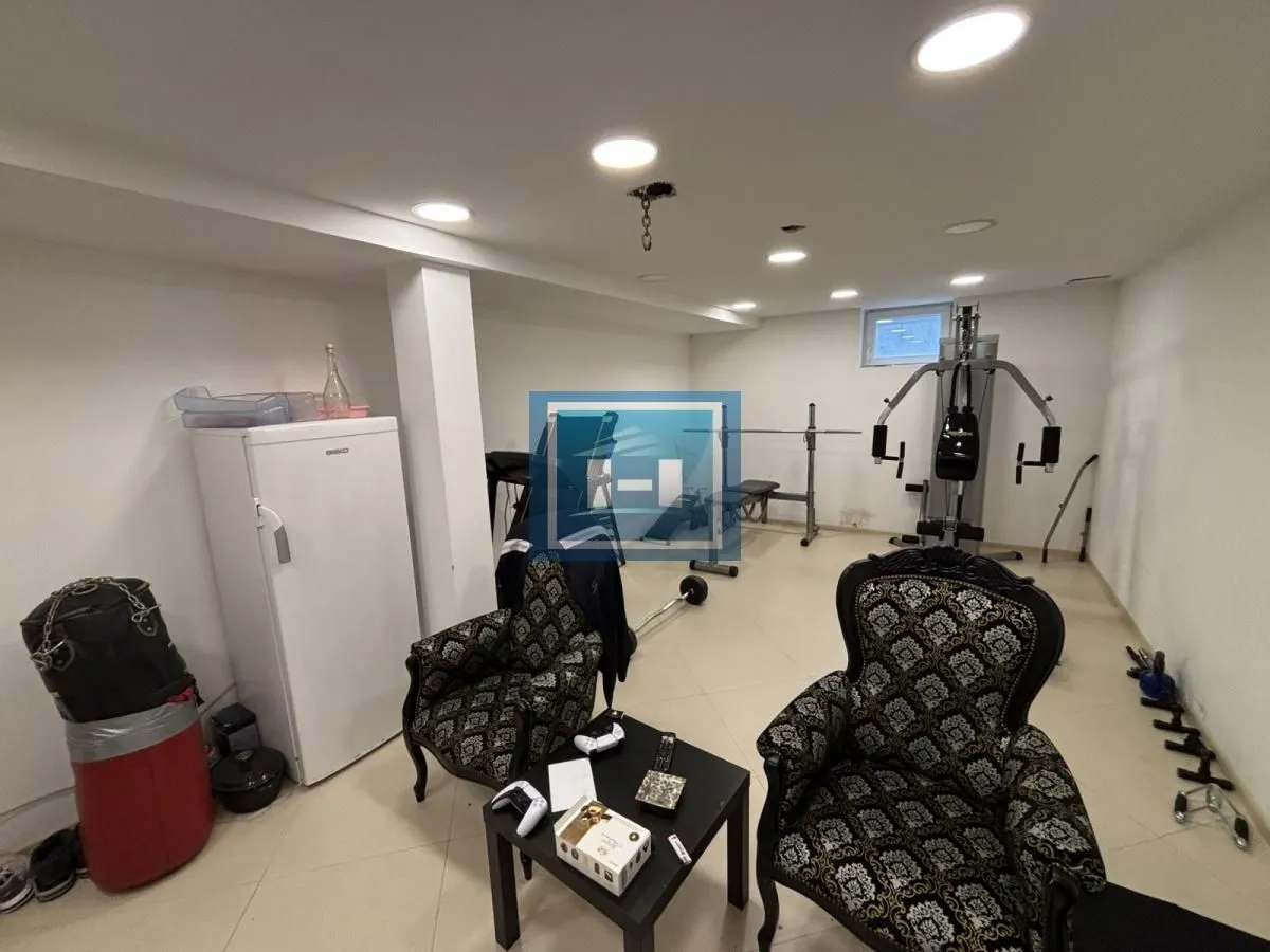 Prodaja, stan, 180m², Centar, Paraćin