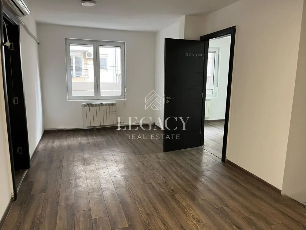 Izdavanje, poslovni prostor, 146m², Đeram Pijaca, Beograd