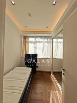 Smaller bedroom with a bed, wardrobe, and window. - image 10