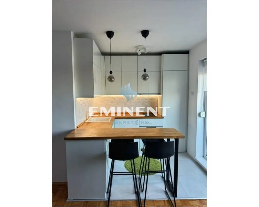 Izdavanje, trosoban stan, 60m², Savski Venac, Beograd