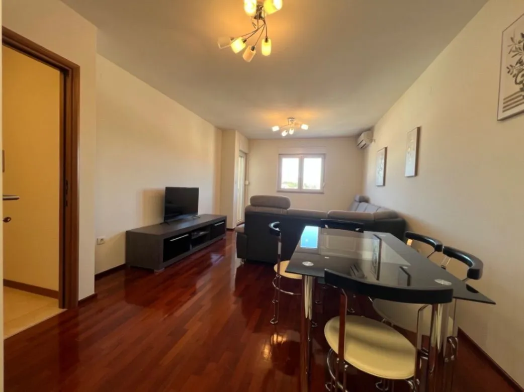 Izdavanje, trosoban stan, 75m², Stari Aerodrom, Podgorica