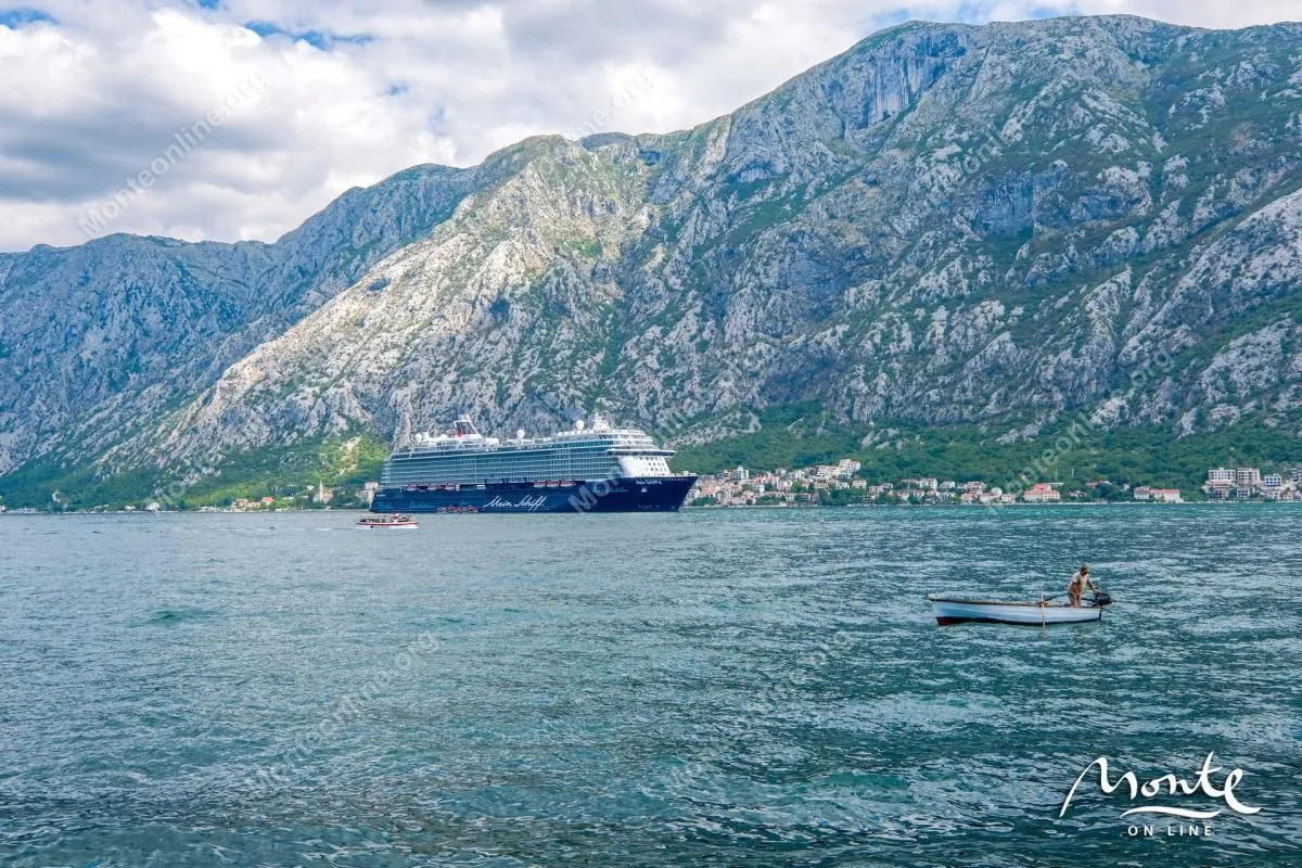 Prodaja, dvosoban stan, 83m², Prčanj, Kotor