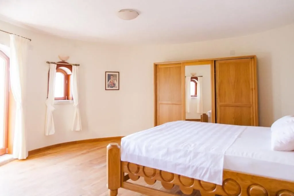 Sale, house, 1300m², Perazića do, Budva