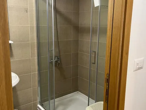 Rent, one bedroom apartment, 45m², Budva, Crna Gora - image 11