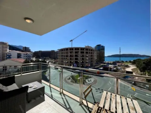 Izdavanje, dvosoban stan, 95m2, Bečići, Budva