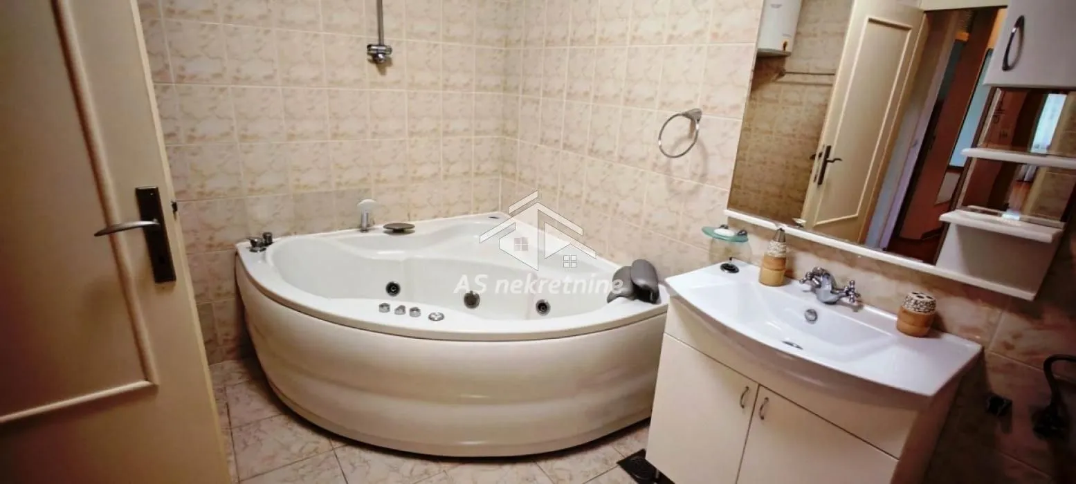 Rent, four bedroom apartment, 150m², Savski Venac, Beograd