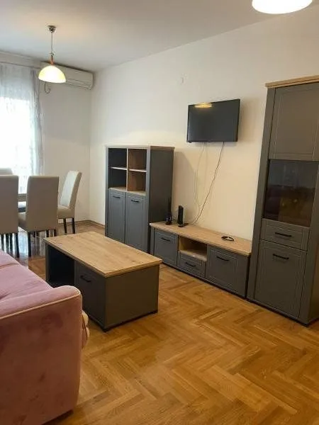 Izdavanje, jednosoban stan, 49m², Budva, Crna Gora