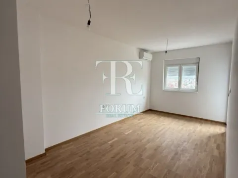 Prodaja, trosoban stan, 106m², Stari Aerodrom, Podgorica - image 2