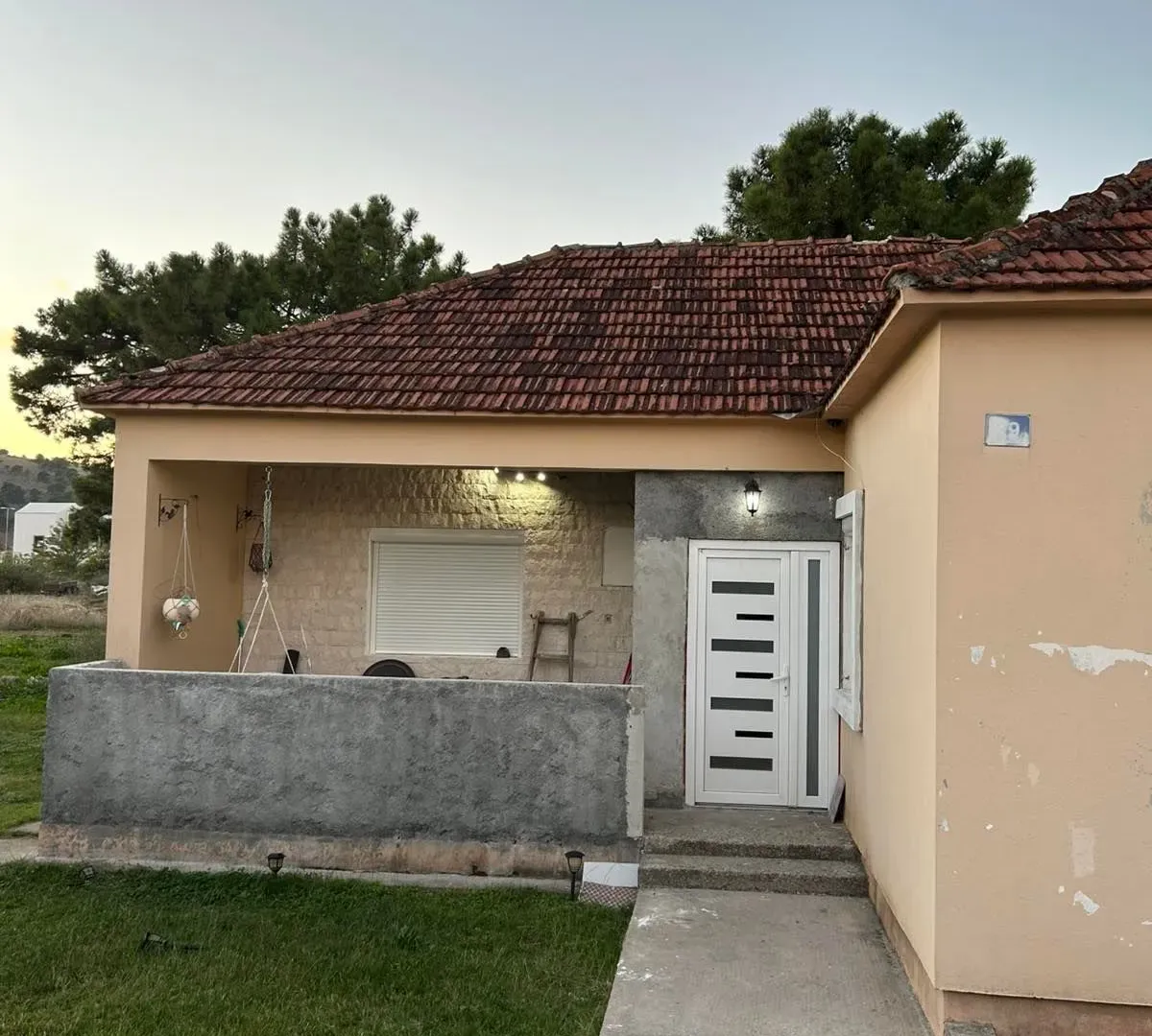 Izdavanje, kuća, 85m², Zagorič, Podgorica