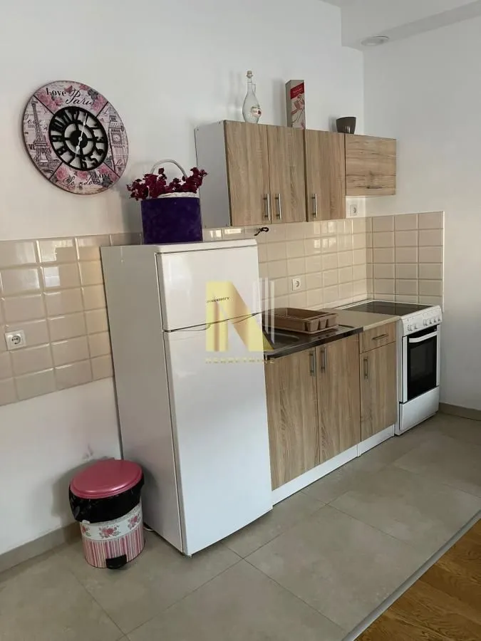 Izdavanje, jednosoban stan, 34m², Salajka, Novi Sad Sve Podlokacije