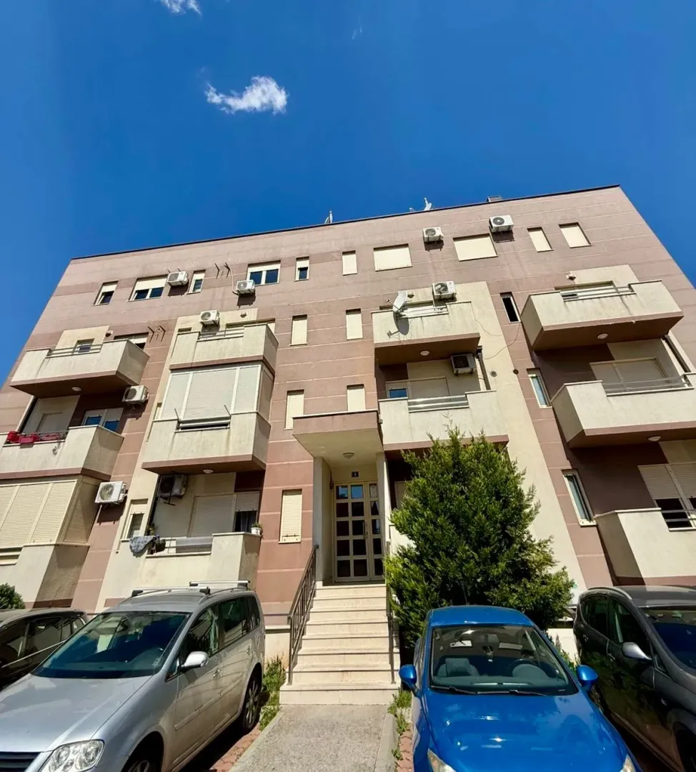 Izdavanje, dvosoban stan, 75m², Zabjelo, Podgorica
