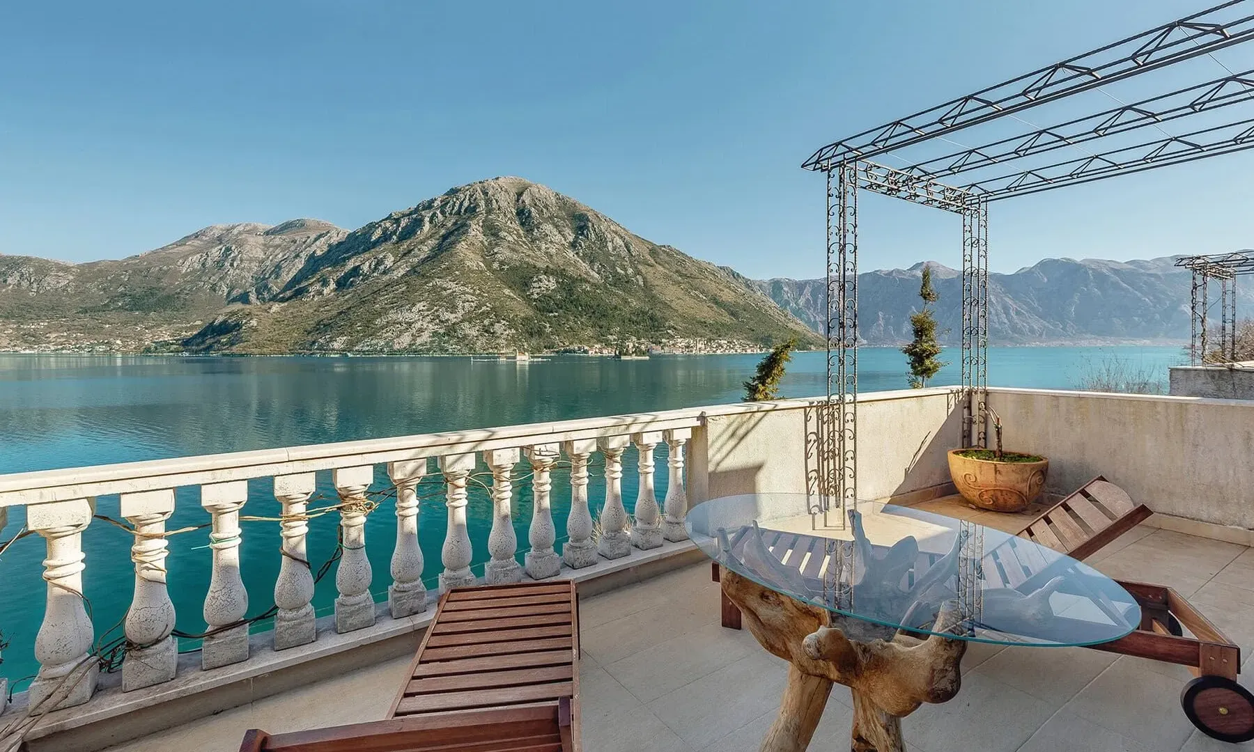 Prodaja, dvosoban stan, 92m², Kostanjica, Kotor