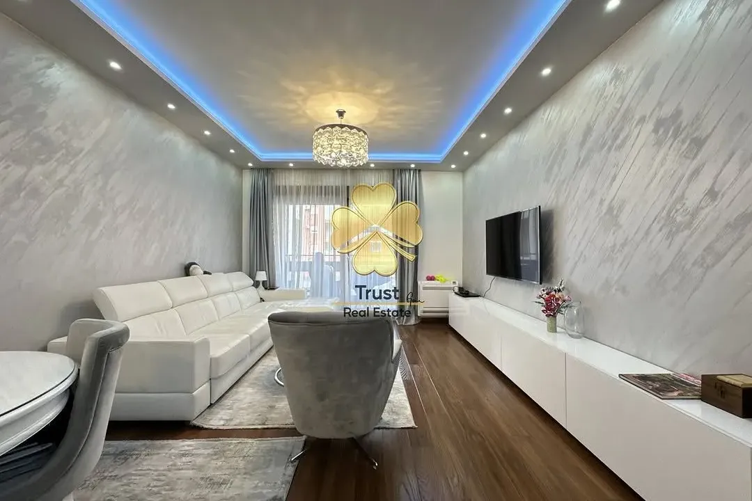 Izdavanje, dvosoban stan, 75m², Master Kvart, Podgorica