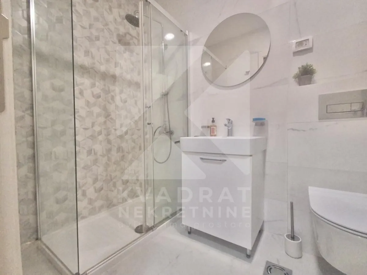 Prodaja, jednosoban stan, 40m², Central Point, Podgorica