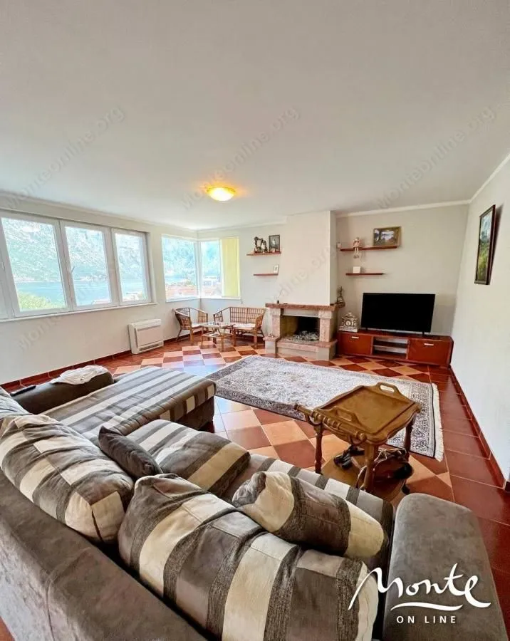 Sale, three bedroom apartment, 132m², Stoliv, Kotor