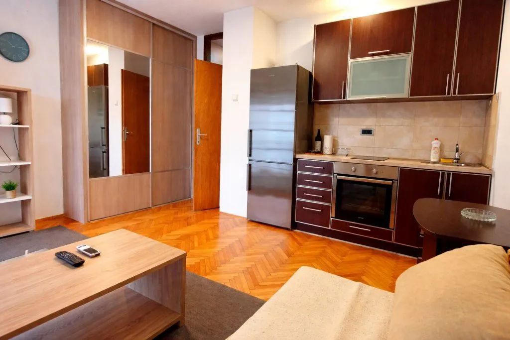 Izdavanje, garsonjera, 27m², Malo Brdo, Podgorica
