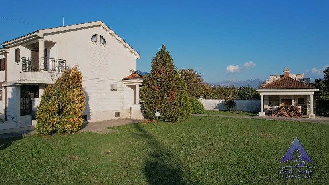 Sale, house, 308m², Tološi, Podgorica