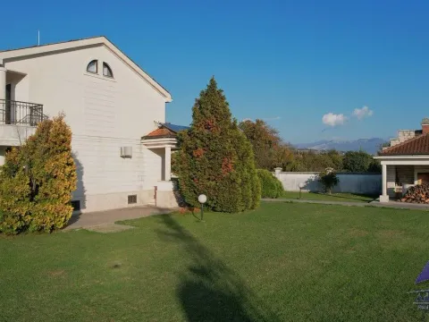 Prodaja, kuća, 308m², Tološi, Podgorica - image 4