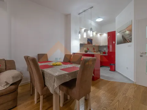 Izdavanje, dvosoban stan, 70m², Centar, Podgorica - image 4