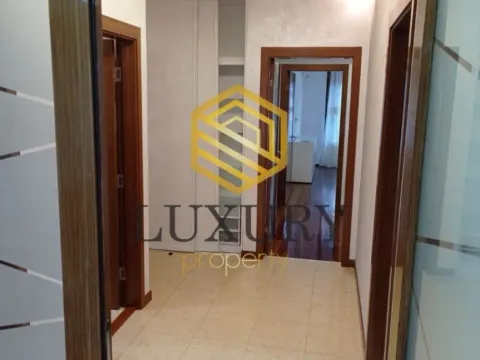 Izdavanje, četvorosoban stan, 130m², Centar, Podgorica - image 8