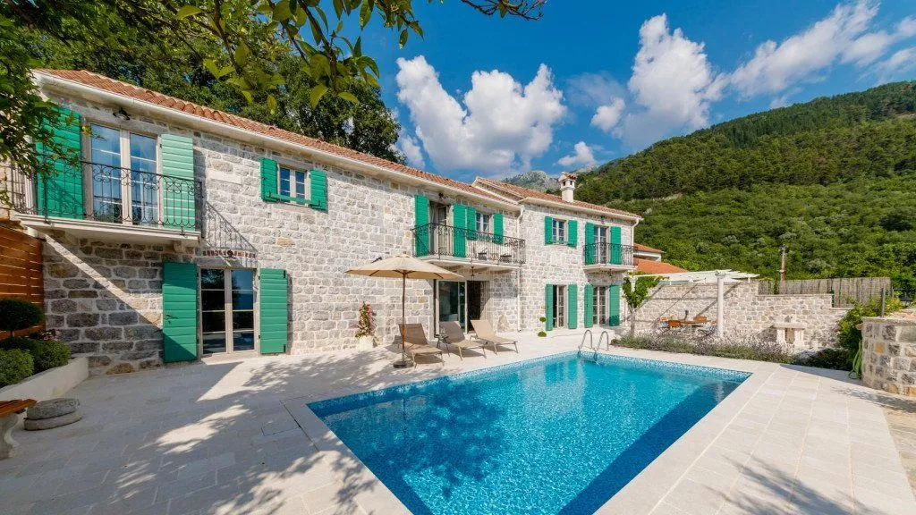 Rent, house, 200m², Kavač, Kotor