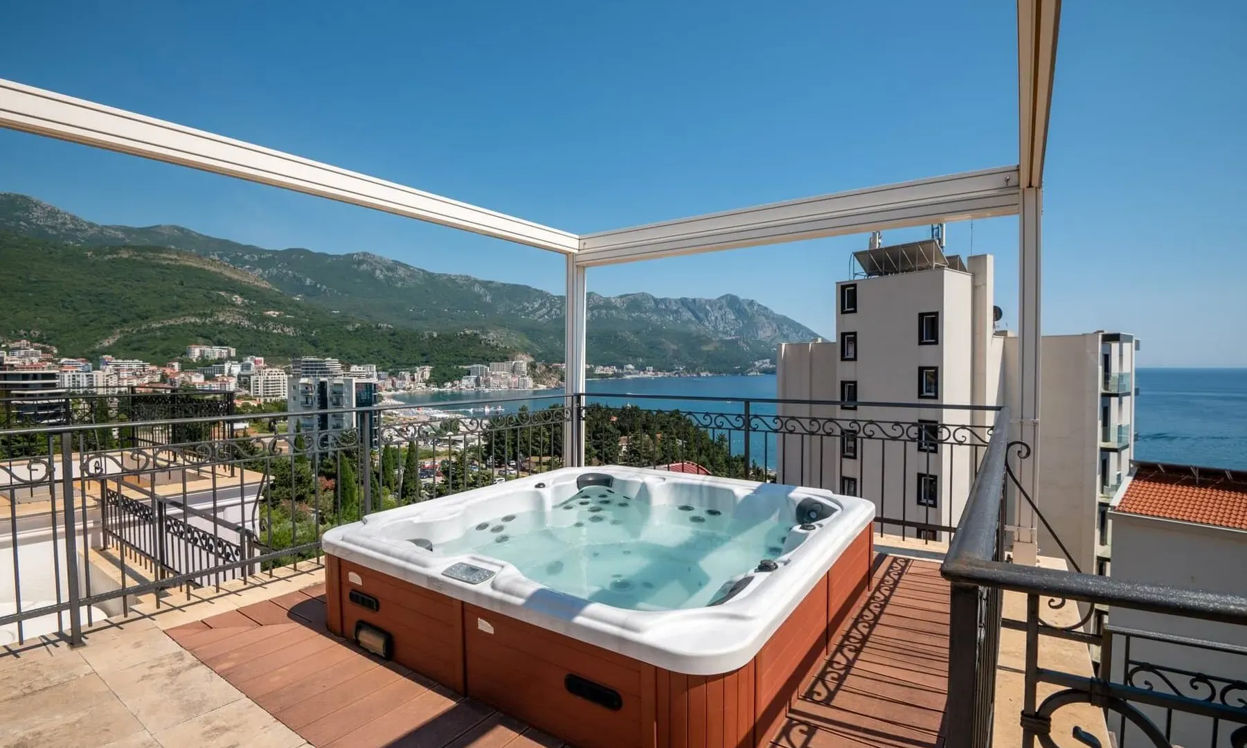 Sale, two bedroom apartment, 265m², Bečići, Budva