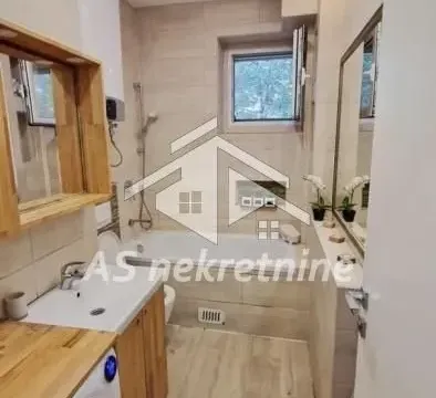 Izdavanje, trosoban stan, 70m², Stari Grad, Beograd - image 9